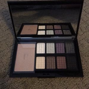 Doucce Eyeshadow Palette with 9 Colors